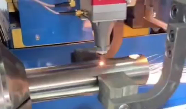 Laser pipe cutting machine